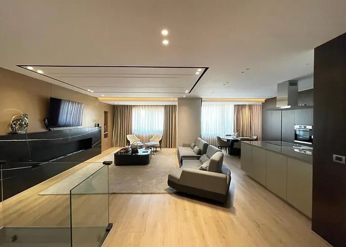 Luxury Lake View Duplex With Indoor Fireplace
